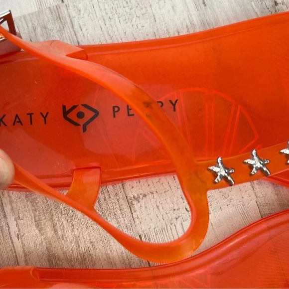 Katy Perry Orange Starfish Studded T-Strap Geli Sandals Size 8 Casual - Picture 4 of 12